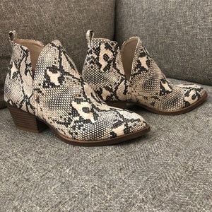 CL by Chinese Laundry snake booties